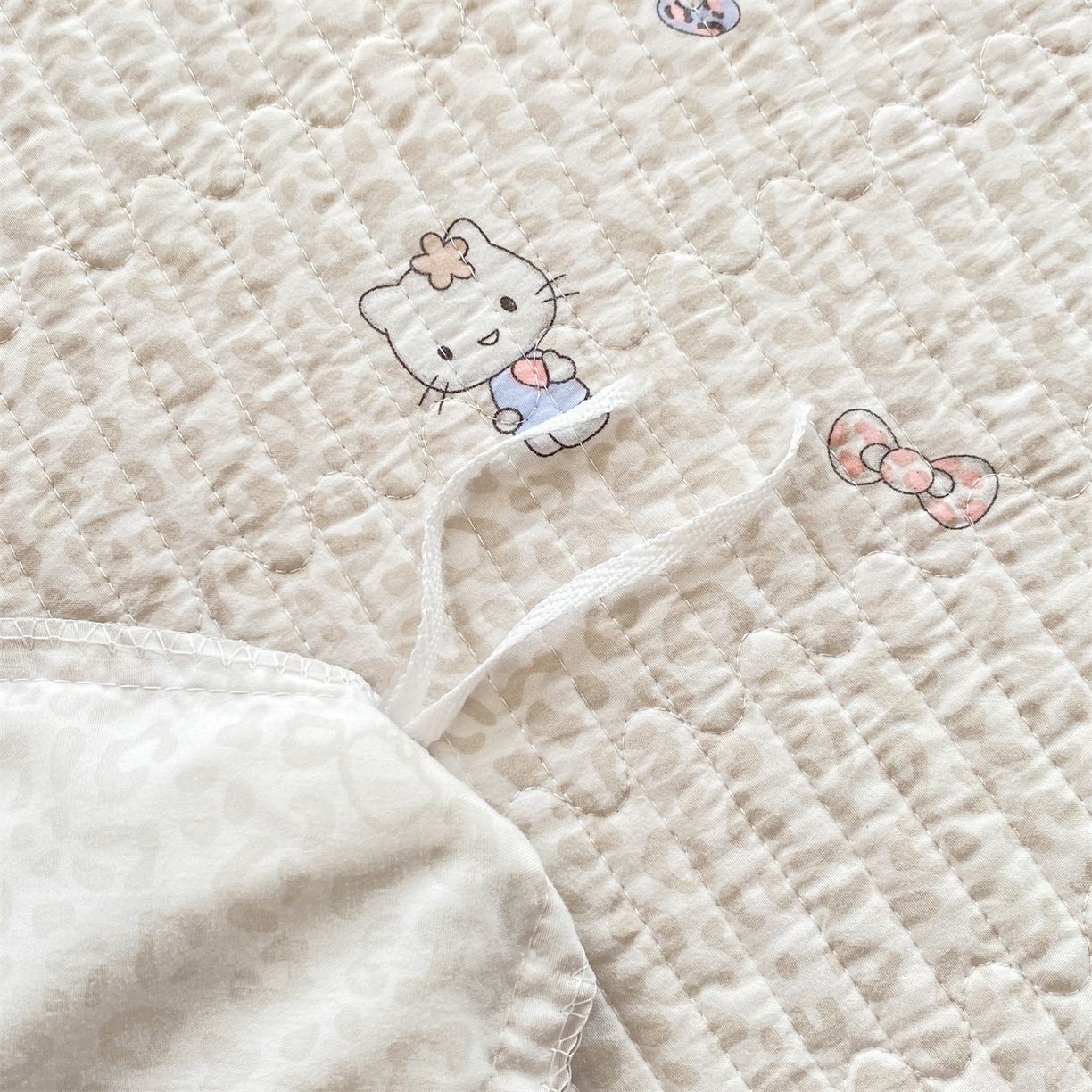 91家纺网 家纺一手货源 找家纺 优贝家纺 2026春夏新款韩系小清新水洗棉古法棉夹棉床盖四件套-风格二 奶咖萌兔