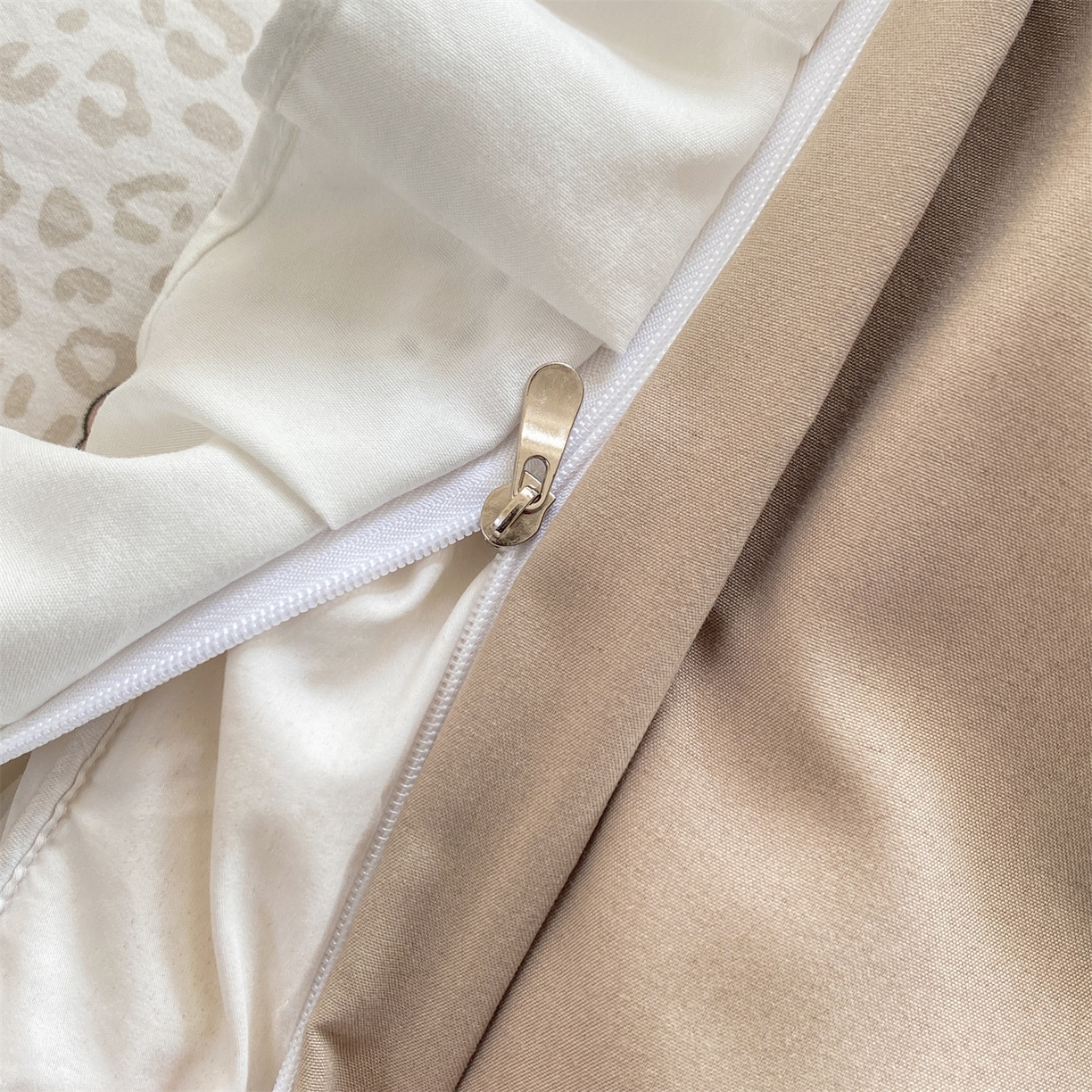 91家纺网 家纺一手货源 找家纺 优贝家纺 2026春夏新款韩系小清新水洗棉古法棉夹棉床盖四件套-风格二 奶咖萌兔