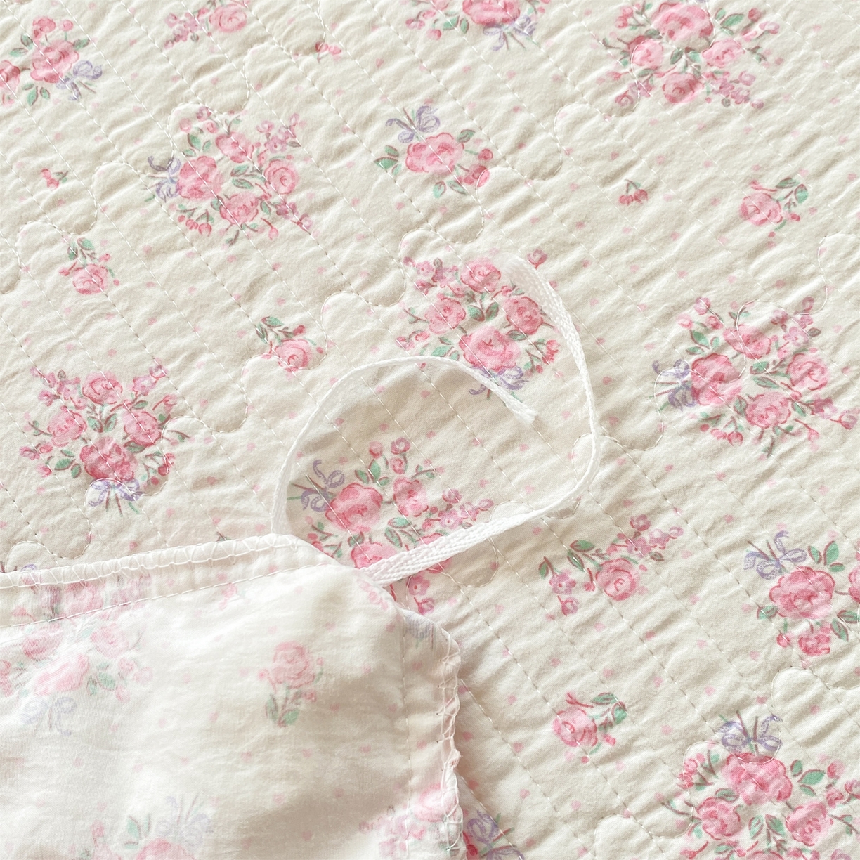 91家纺网 家纺一手货源 找家纺 优贝家纺 2026春夏新款韩系小清新水洗棉古法棉夹棉床盖四件套-风格二 桃粉花漾