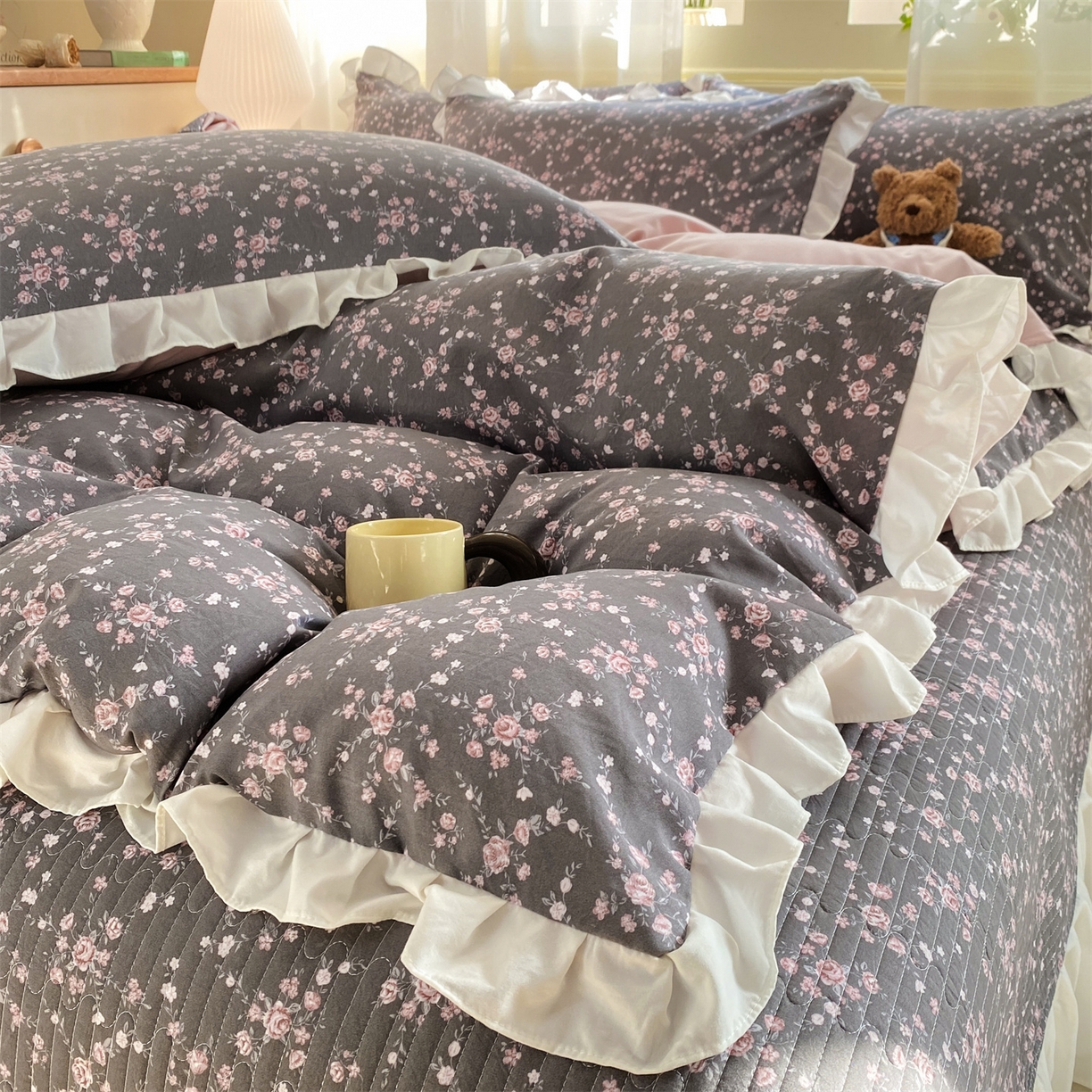 91家纺网 家纺一手货源 找家纺 优贝家纺 2026春夏新款韩系小清新水洗棉古法棉夹棉床盖四件套-风格二 雾灰粉芙