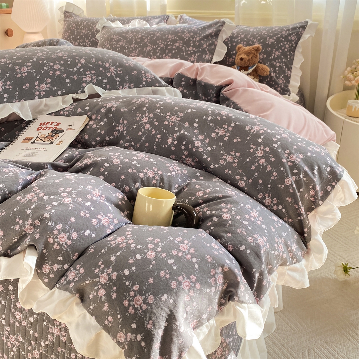 91家纺网 家纺一手货源 找家纺 优贝家纺 2026春夏新款韩系小清新水洗棉古法棉夹棉床盖四件套-风格二 雾灰粉芙