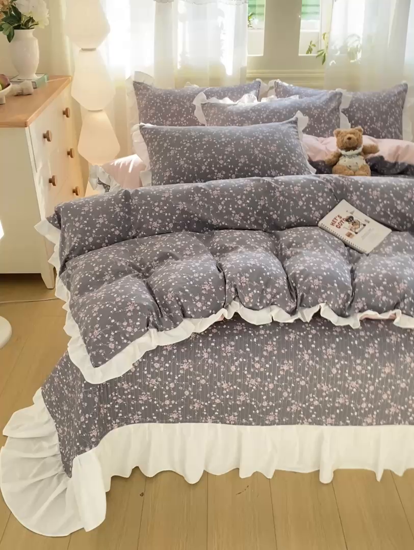 91家纺网 家纺一手货源 找家纺 优贝家纺 2026春夏新款韩系小清新水洗棉古法棉夹棉床盖四件套-风格二 雾灰粉芙