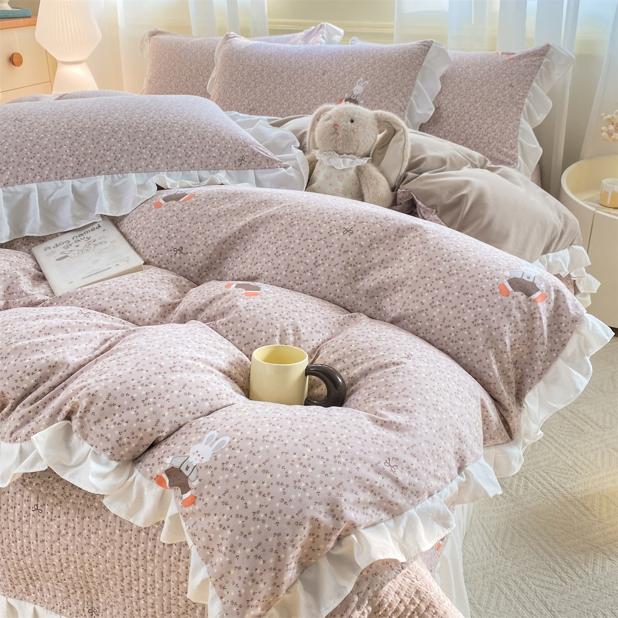 91家纺网 家纺一手货源 找家纺 优贝家纺 2026春夏新款韩系小清新水洗棉古法棉夹棉床盖四件套-风格二 芋泥奶兔