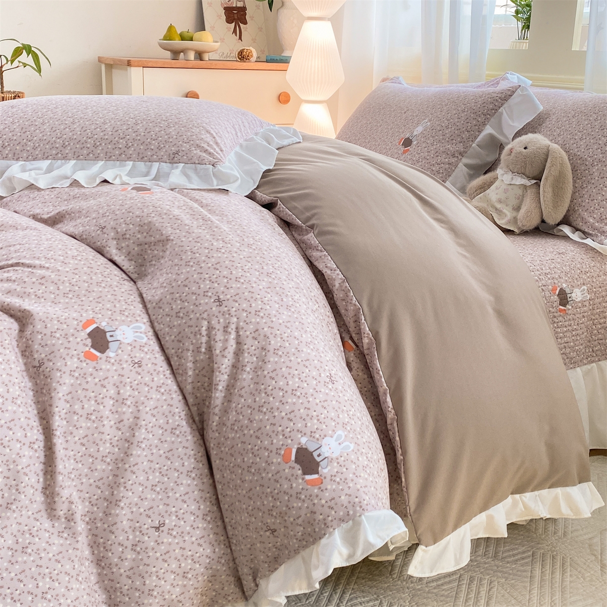 91家纺网 家纺一手货源 找家纺 优贝家纺 2026春夏新款韩系小清新水洗棉古法棉夹棉床盖四件套-风格二 芋泥奶兔