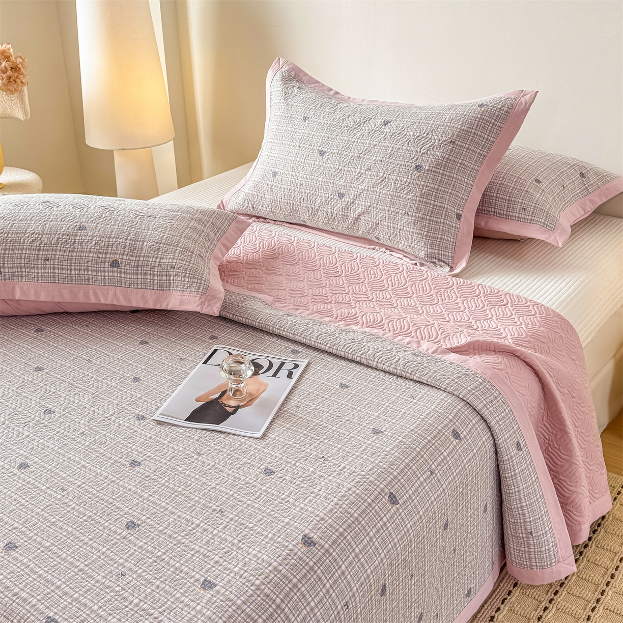 91家纺网 家纺一手货源 找家纺 （总）优贝家纺 2026春夏新款水洗棉小清新印花夹棉多功能床盖三件套