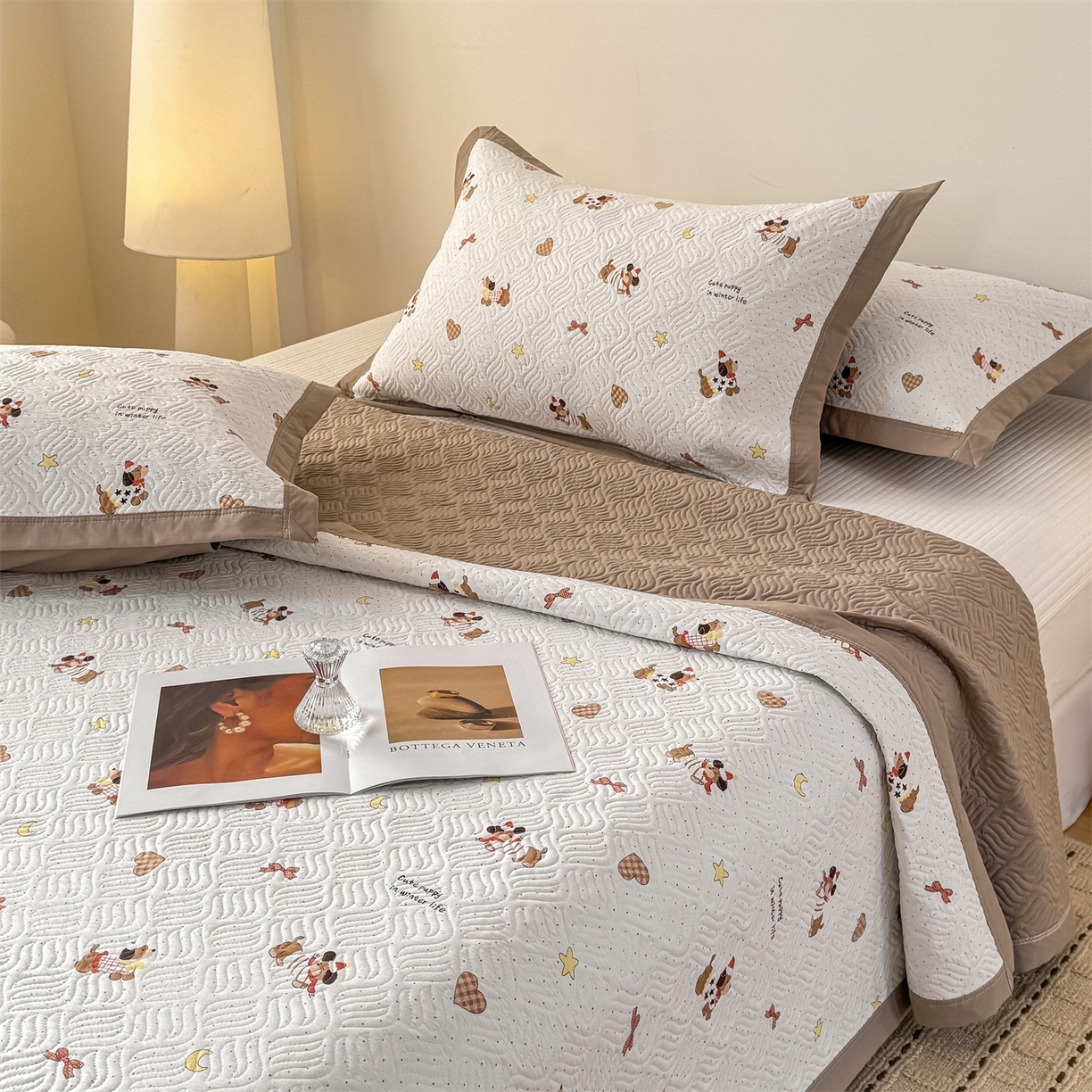 91家纺网 家纺一手货源 找家纺 （总）优贝家纺 2026春夏新款水洗棉小清新印花夹棉多功能床盖三件套