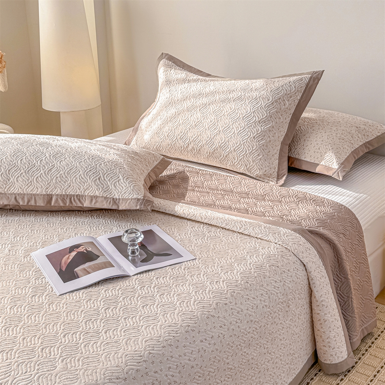 91家纺网 家纺一手货源 找家纺 （总）优贝家纺 2026春夏新款水洗棉小清新印花夹棉多功能床盖三件套