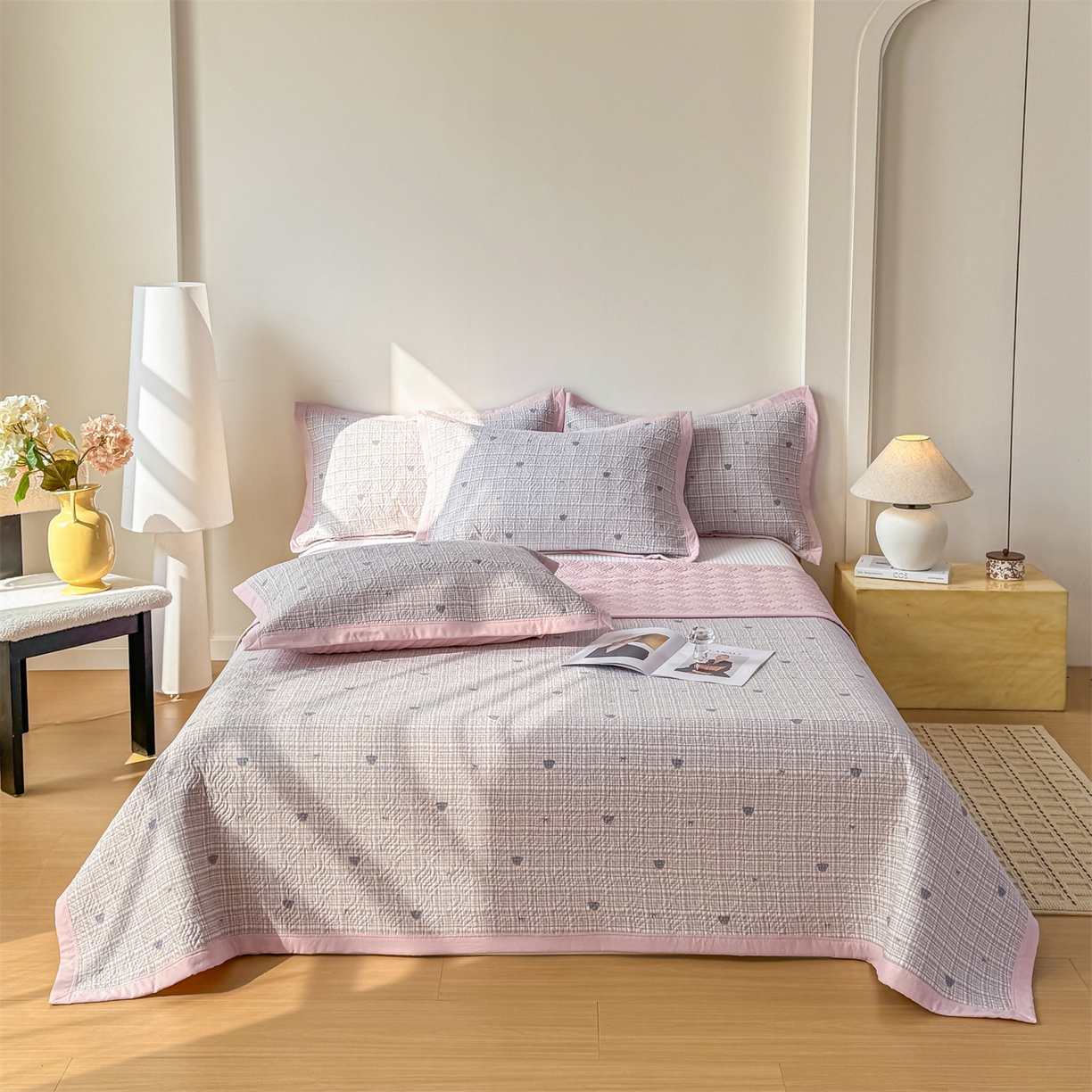 91家纺网 家纺一手货源 找家纺 优贝家纺 2026春夏新款水洗棉小清新印花夹棉多功能床盖三件套 绅士小熊