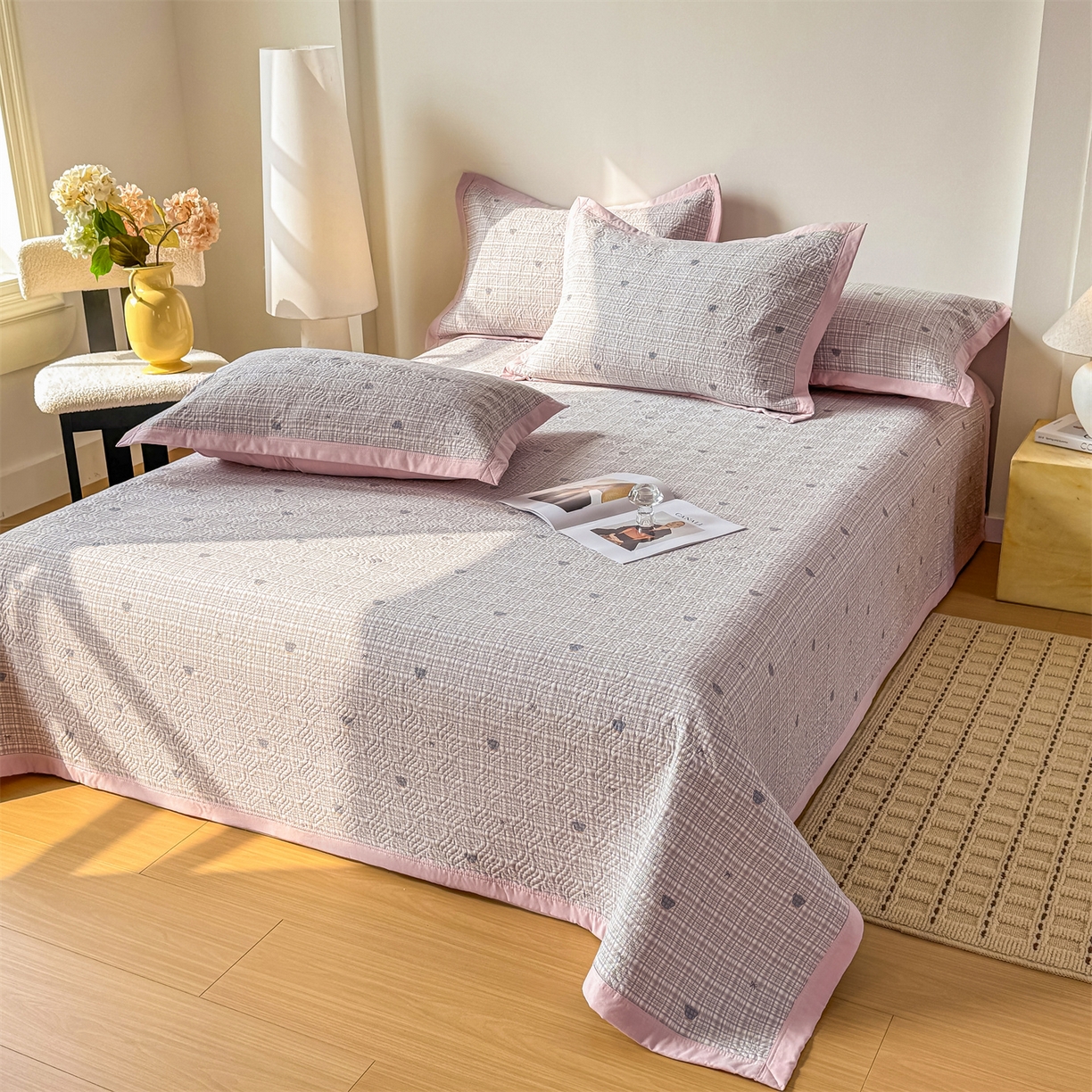 91家纺网 家纺一手货源 找家纺 优贝家纺 2026春夏新款水洗棉小清新印花夹棉多功能床盖三件套 绅士小熊