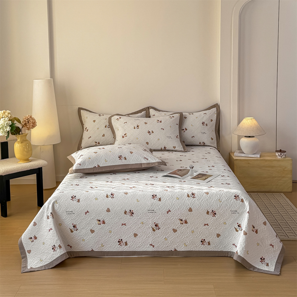 91家纺网 家纺一手货源 找家纺 优贝家纺 2026春夏新款水洗棉小清新印花夹棉多功能床盖三件套 时尚小狗