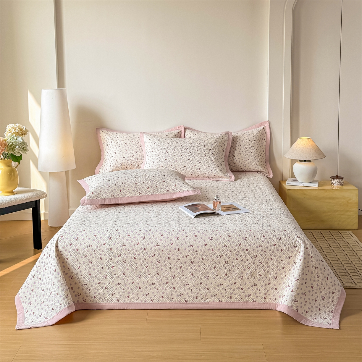 91家纺网 家纺一手货源 找家纺 优贝家纺 2026春夏新款水洗棉小清新印花夹棉多功能床盖三件套 甜蜜樱桃