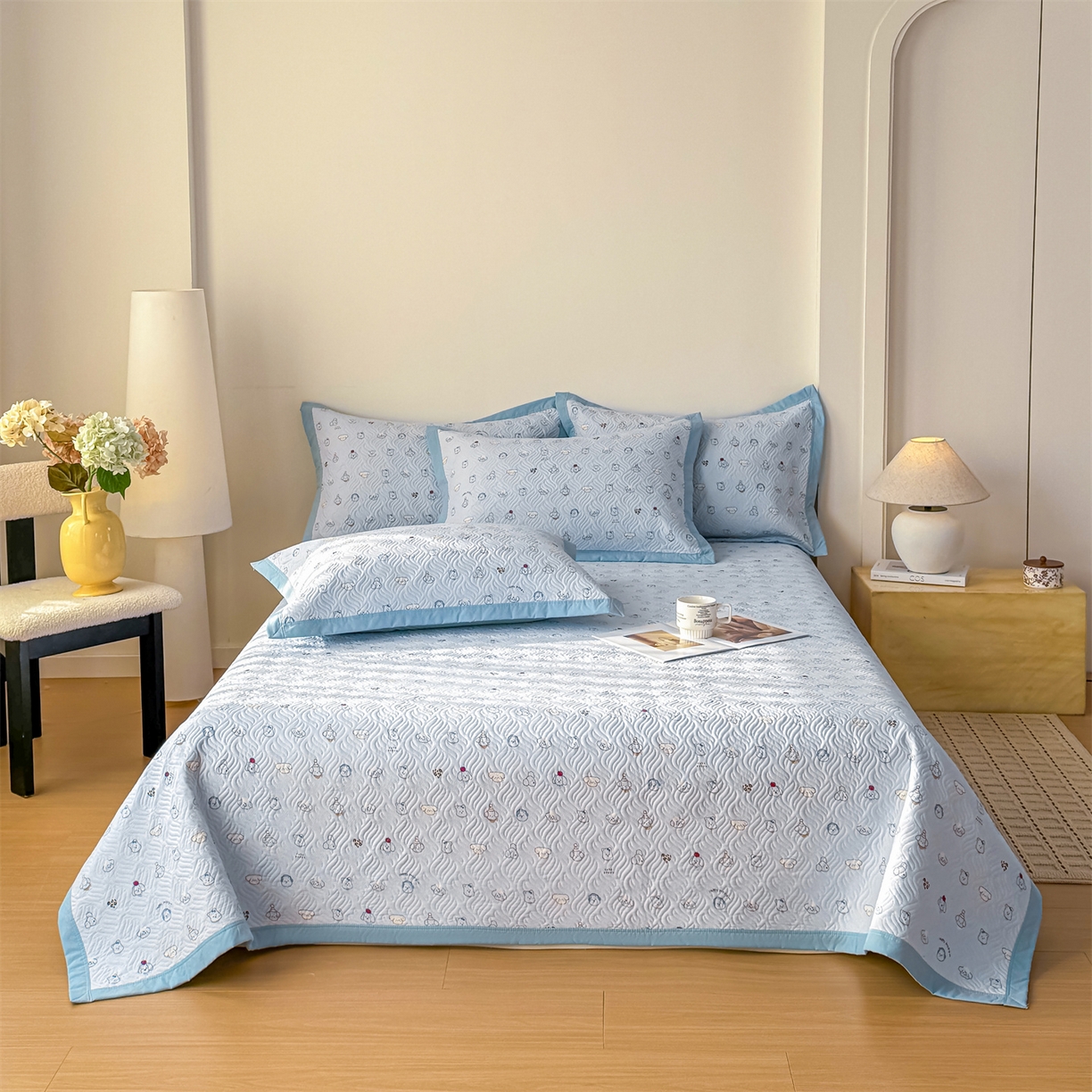 91家纺网 家纺一手货源 找家纺 优贝家纺 2026春夏新款水洗棉小清新印花夹棉多功能床盖三件套 小狗乐园