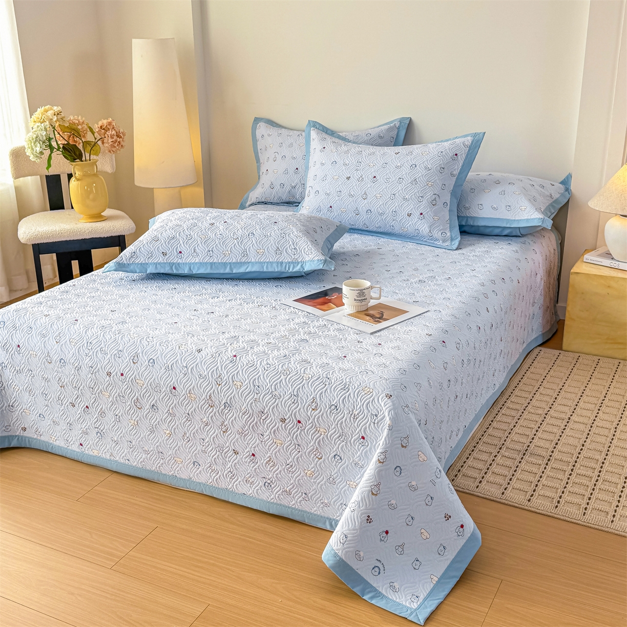 91家纺网 家纺一手货源 找家纺 优贝家纺 2026春夏新款水洗棉小清新印花夹棉多功能床盖三件套 小狗乐园