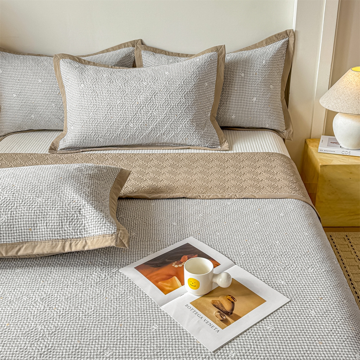 91家纺网 家纺一手货源 找家纺 优贝家纺 2026春夏新款水洗棉小清新印花夹棉多功能床盖三件套 小兔织梦