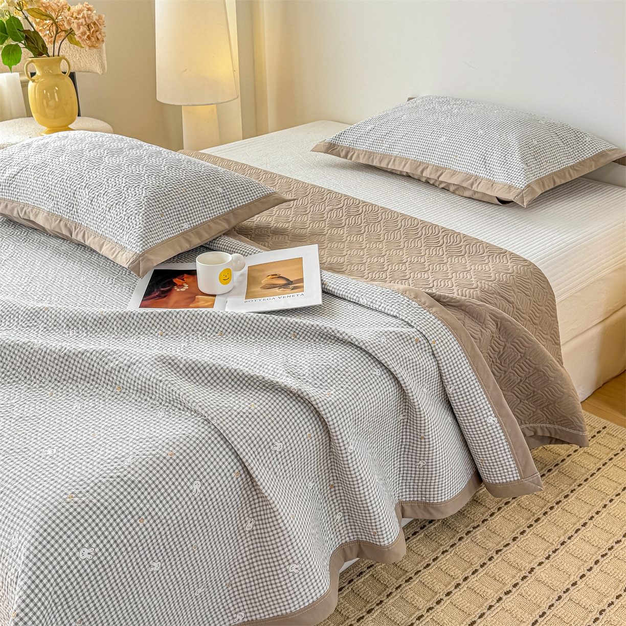 91家纺网 家纺一手货源 找家纺 优贝家纺 2026春夏新款水洗棉小清新印花夹棉多功能床盖三件套 小兔织梦