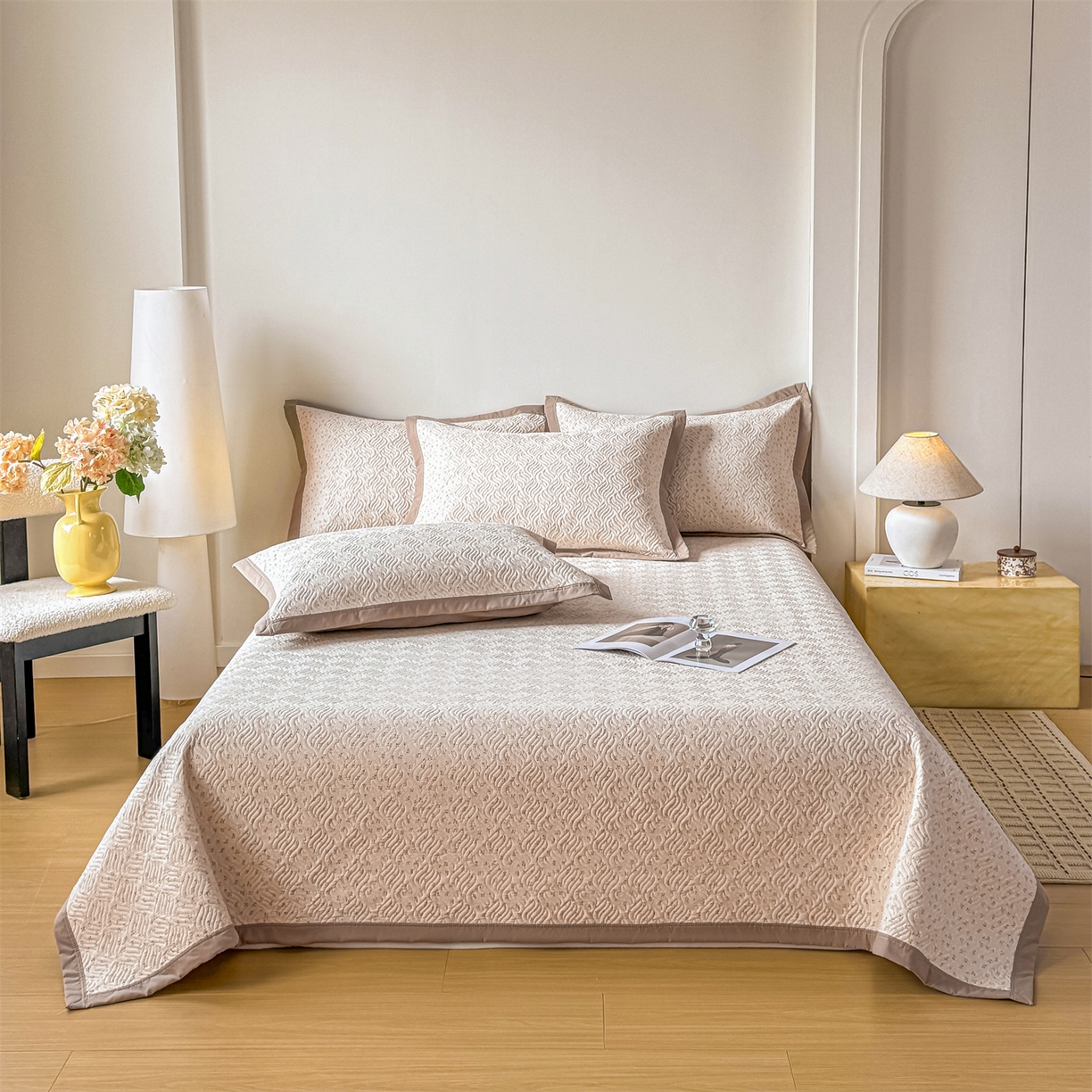 91家纺网 家纺一手货源 找家纺 优贝家纺 2026春夏新款水洗棉小清新印花夹棉多功能床盖三件套 燕麦奶芙