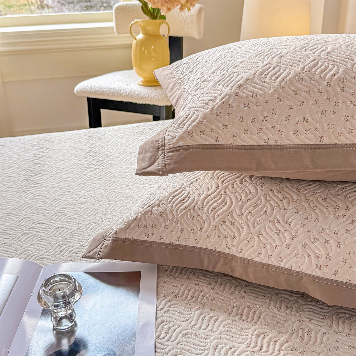 91家纺网 家纺一手货源 找家纺 优贝家纺 2026春夏新款水洗棉小清新印花夹棉多功能床盖三件套 燕麦奶芙