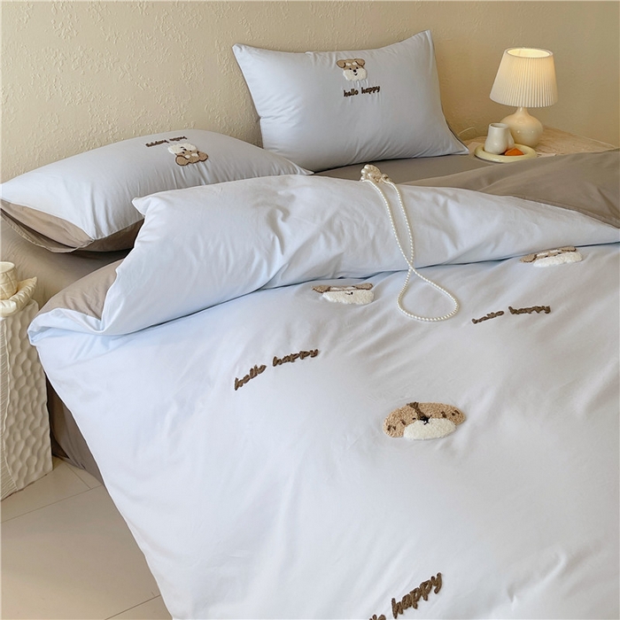 91家纺网 家纺一手货源 找家纺 琪格格纺织 2026新款卡通13372全棉纯棉毛巾绣四件套 hello汪星人 蓝灰