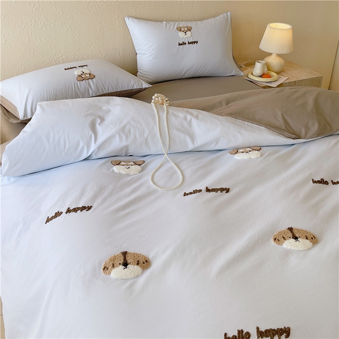 91家纺网 家纺一手货源 找家纺 琪格格纺织 2026新款卡通13372全棉纯棉毛巾绣四件套 hello汪星人 蓝灰