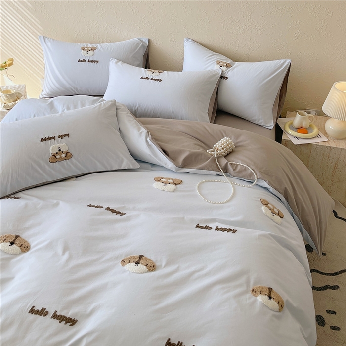 91家纺网 家纺一手货源 找家纺 琪格格纺织 2026新款卡通13372全棉纯棉毛巾绣四件套 hello汪星人 蓝灰