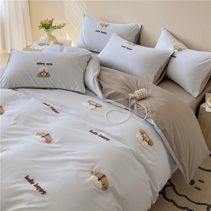 91家纺网 家纺一手货源 找家纺 琪格格纺织 2026新款卡通13372全棉纯棉毛巾绣四件套 hello汪星人 蓝灰