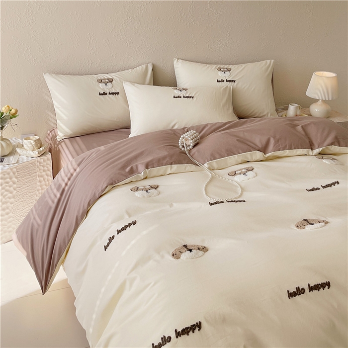 91家纺网 家纺一手货源 找家纺 琪格格纺织 2026新款卡通13372全棉纯棉毛巾绣四件套 hello汪星人-奶咖