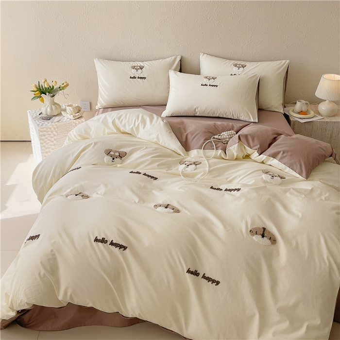 91家纺网 家纺一手货源 找家纺 琪格格纺织 2026新款卡通13372全棉纯棉毛巾绣四件套 hello汪星人-奶咖