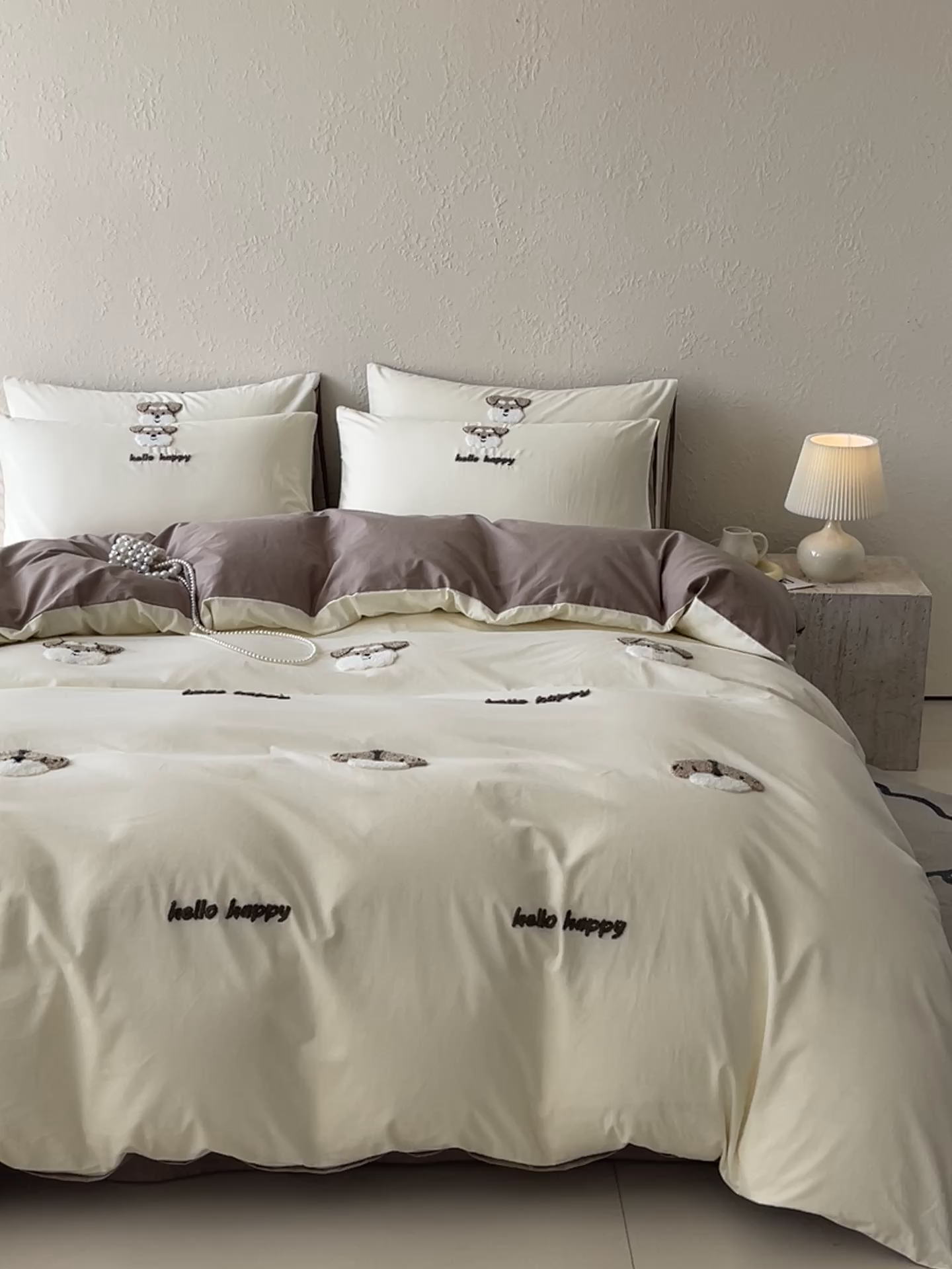 91家纺网 家纺一手货源 找家纺 琪格格纺织 2026新款卡通13372全棉纯棉毛巾绣四件套 hello汪星人-奶咖