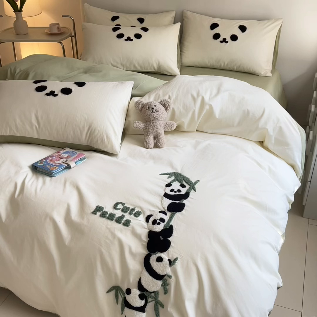 91家纺网 家纺一手货源 找家纺 琪格格纺织 2026新款卡通13372全棉纯棉毛巾绣四件套 熊猫爬树