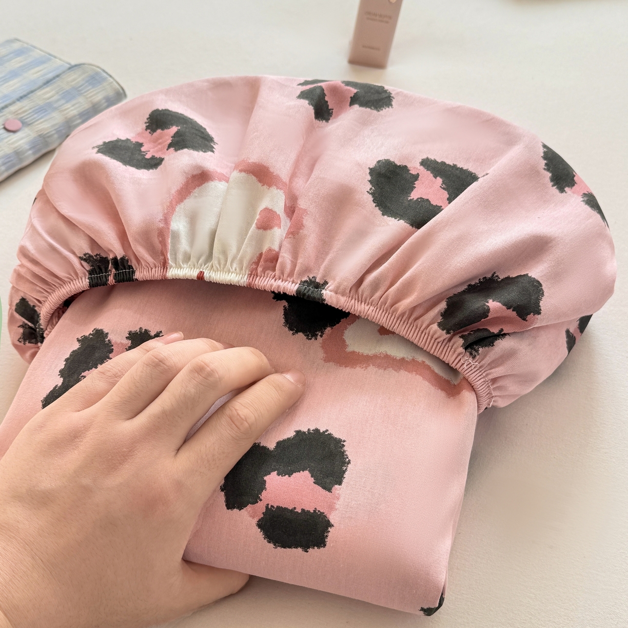 91家纺网 家纺一手货源 找家纺 博雅 2026新款全棉纯棉小卡通印花单床笠床笠单件 豹纹小猫-粉