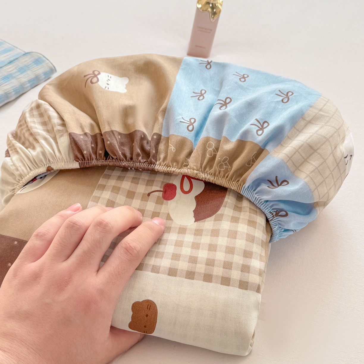 91家纺网 家纺一手货源 找家纺 博雅 2026新款全棉纯棉小卡通印花单床笠床笠单件 咖格蛋糕猫