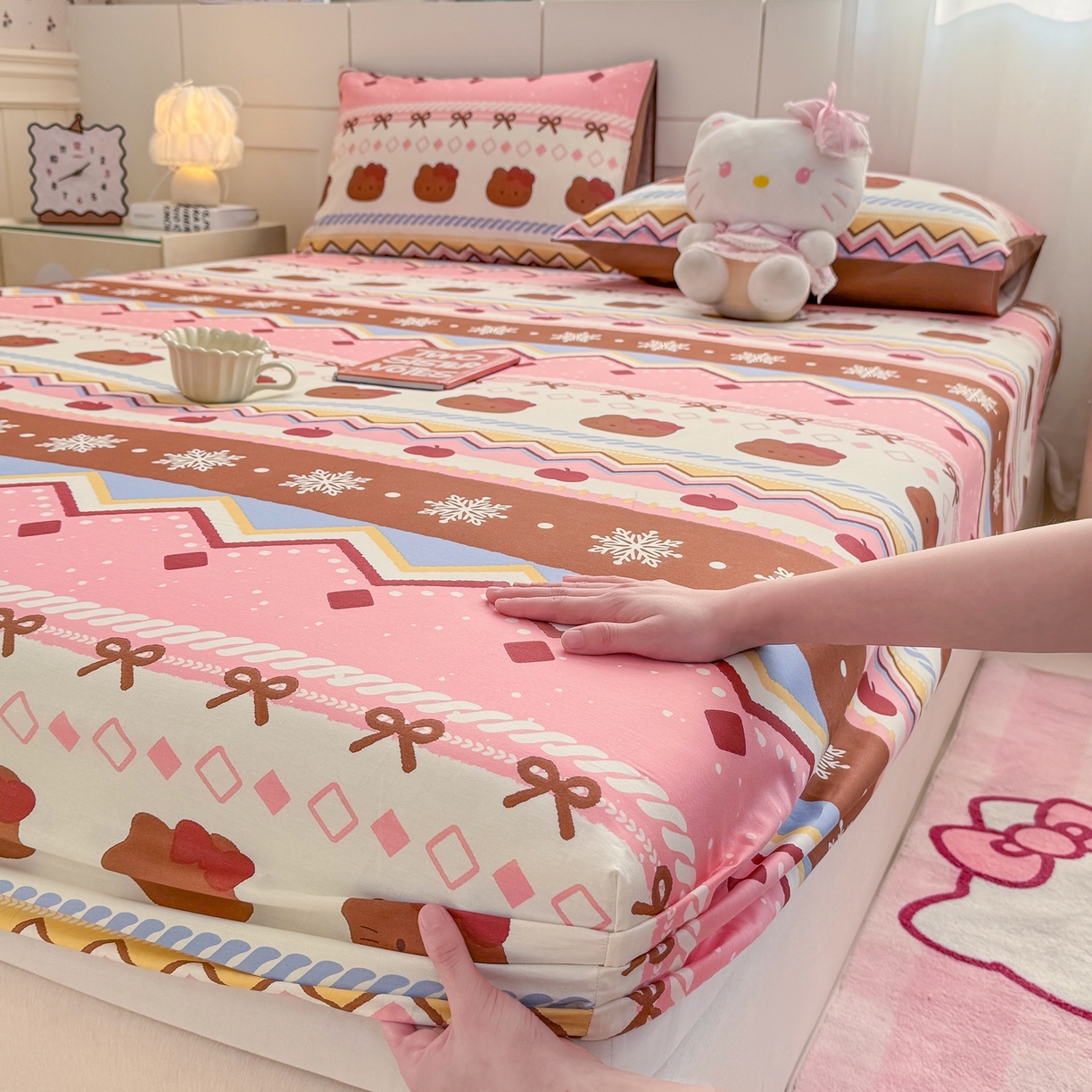 91家纺网 家纺一手货源 找家纺 博雅 2026新款全棉纯棉小卡通印花单床笠床笠单件 圣诞苹果猫