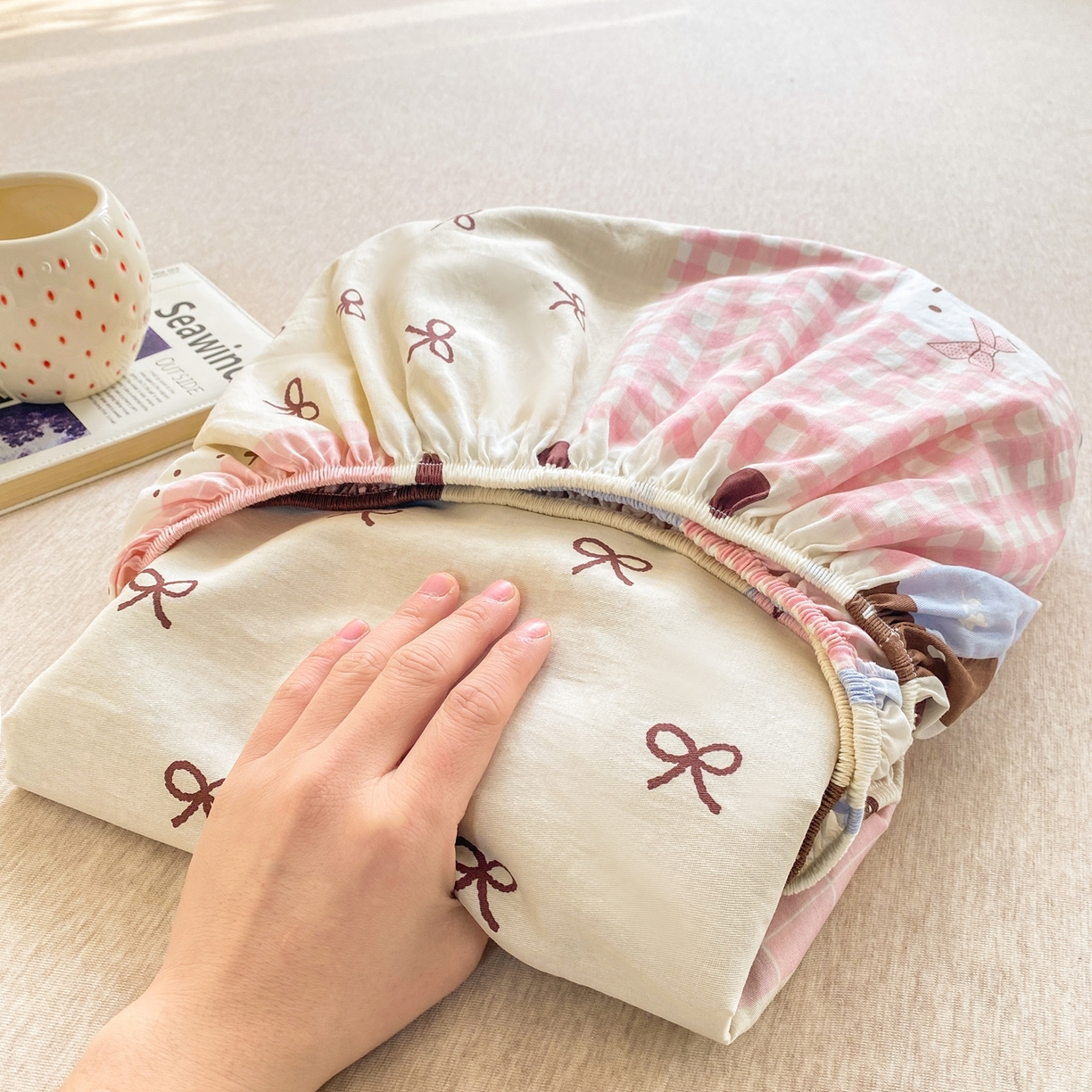 91家纺网 家纺一手货源 找家纺 博雅 2026新款全棉纯棉小卡通印花单床笠床笠单件 小版-咖格蝴蝶结喵