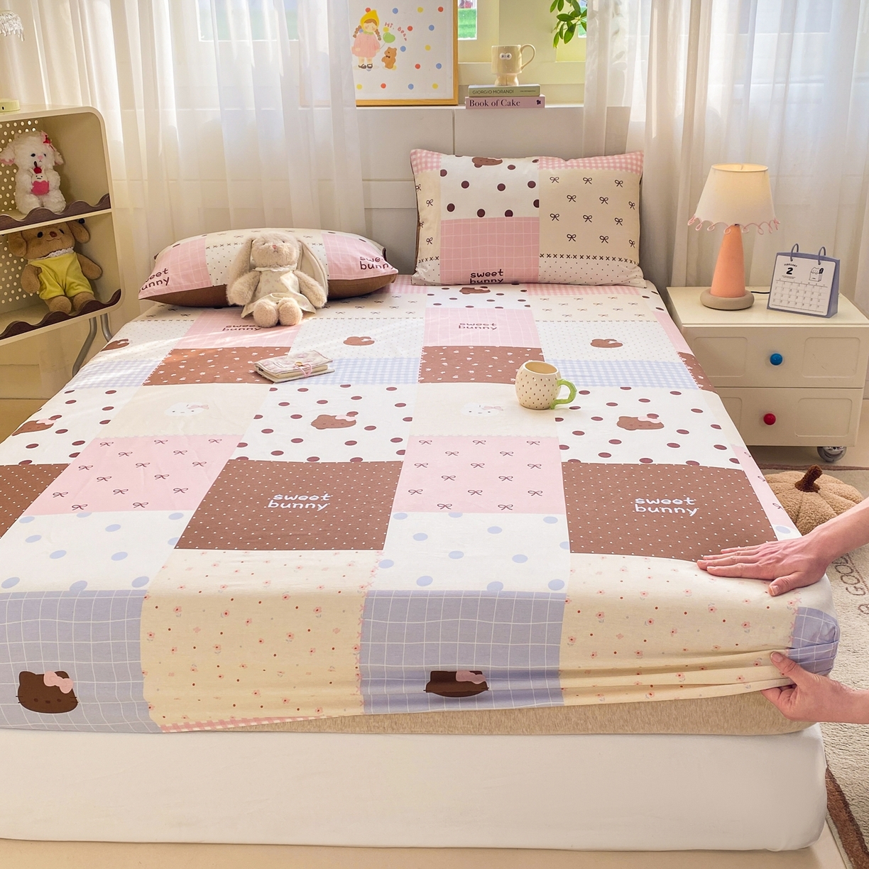 91家纺网 家纺一手货源 找家纺 博雅 2026新款全棉纯棉小卡通印花单床笠床笠单件 小版-咖格蝴蝶结喵