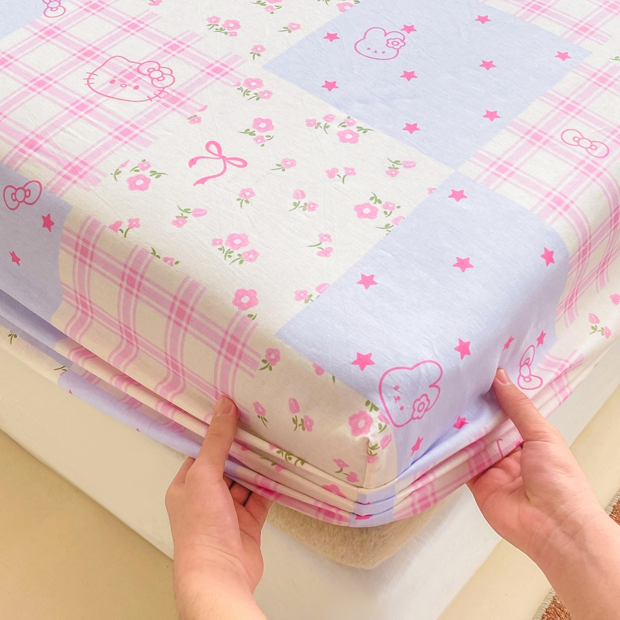 91家纺网 家纺一手货源 找家纺 博雅 2026新款全棉纯棉小卡通印花单床笠床笠单件 小版-梦幻格子喵