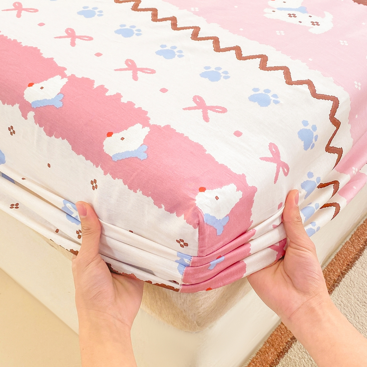 91家纺网 家纺一手货源 找家纺 博雅 2026新款全棉纯棉小卡通印花单床笠床笠单件 小版-雪地小狗-粉