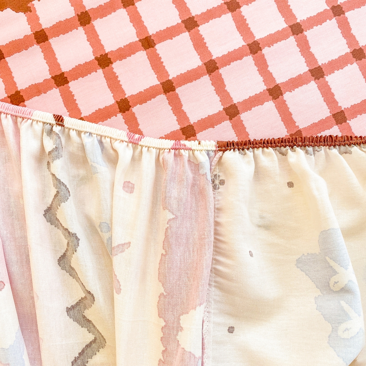 91家纺网 家纺一手货源 找家纺 博雅 2026新款全棉纯棉小卡通印花单床笠床笠单件 小版-雪地小狗-粉