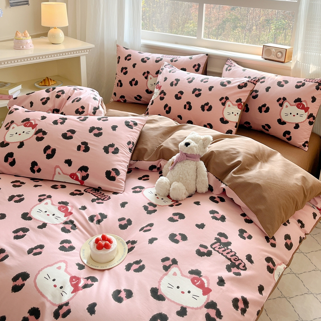 91家纺网 家纺一手货源 找家纺 博雅 2026新款全棉纯棉小卡通印花四件套 豹纹小猫-粉