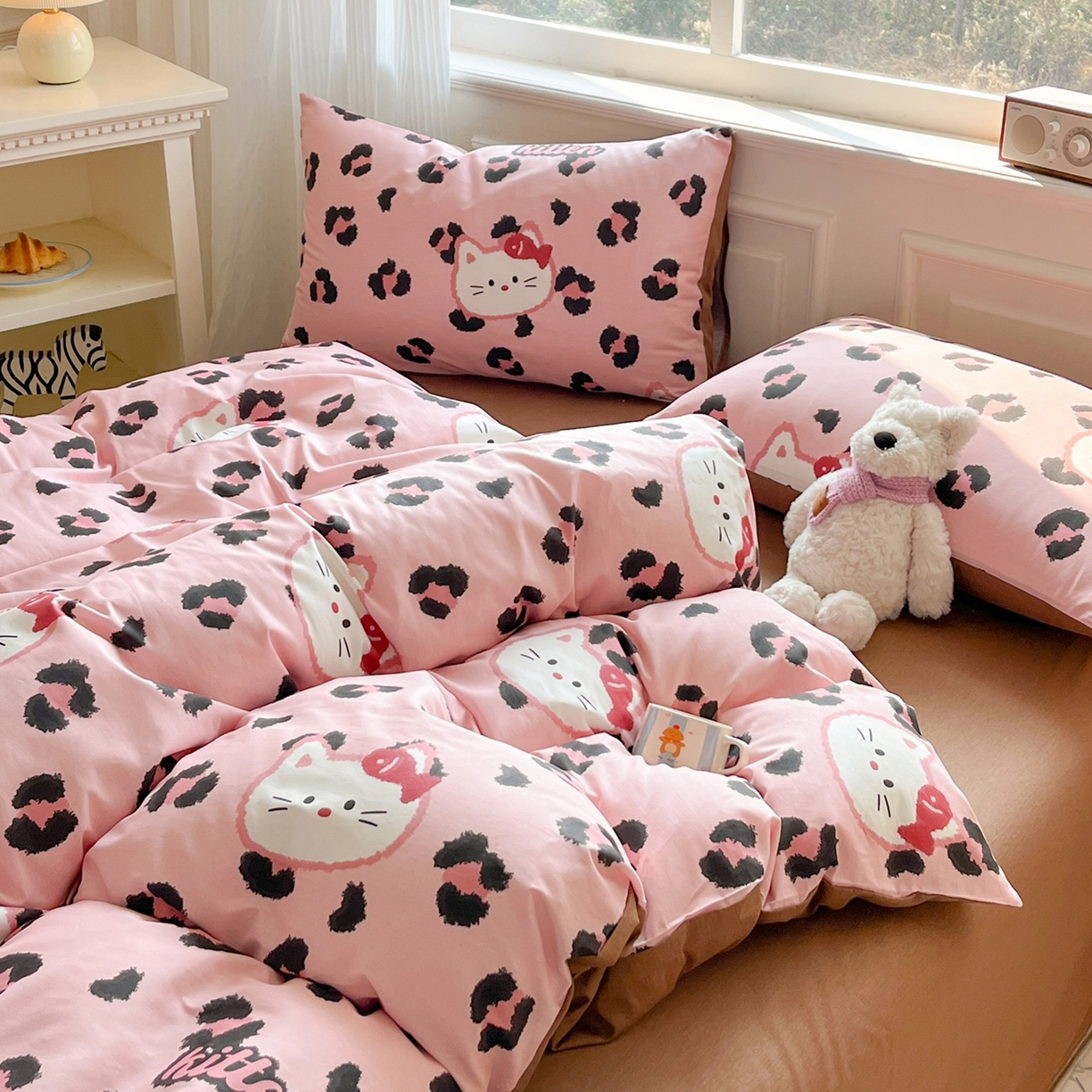 91家纺网 家纺一手货源 找家纺 博雅 2026新款全棉纯棉小卡通印花四件套 豹纹小猫-粉