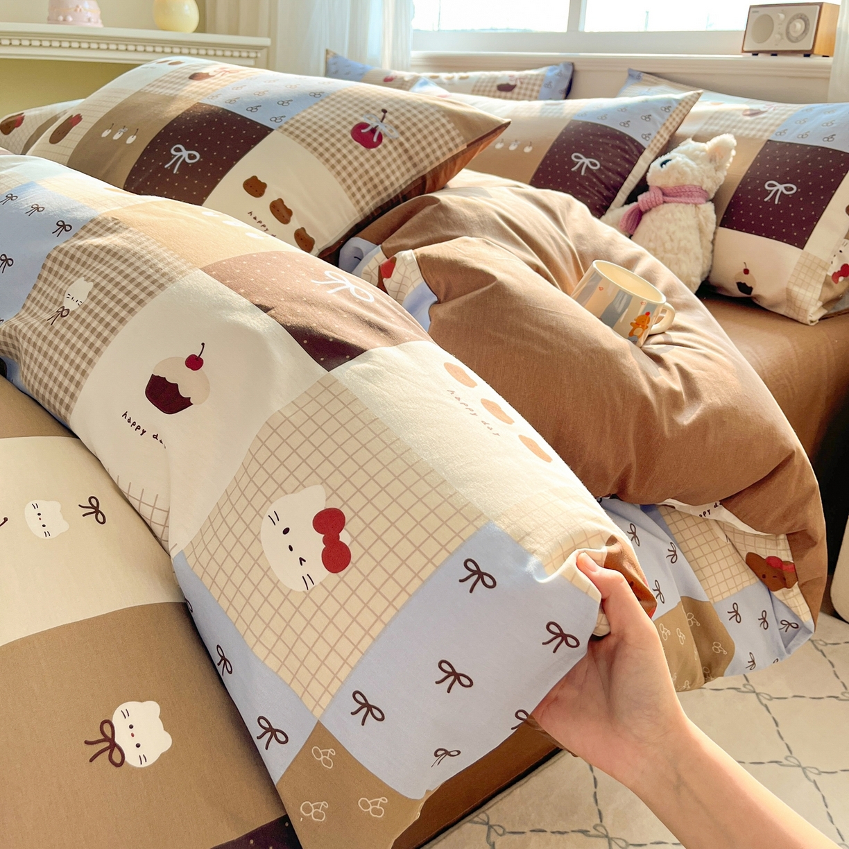 91家纺网 家纺一手货源 找家纺 博雅 2026新款全棉纯棉小卡通印花四件套 咖格蛋糕猫