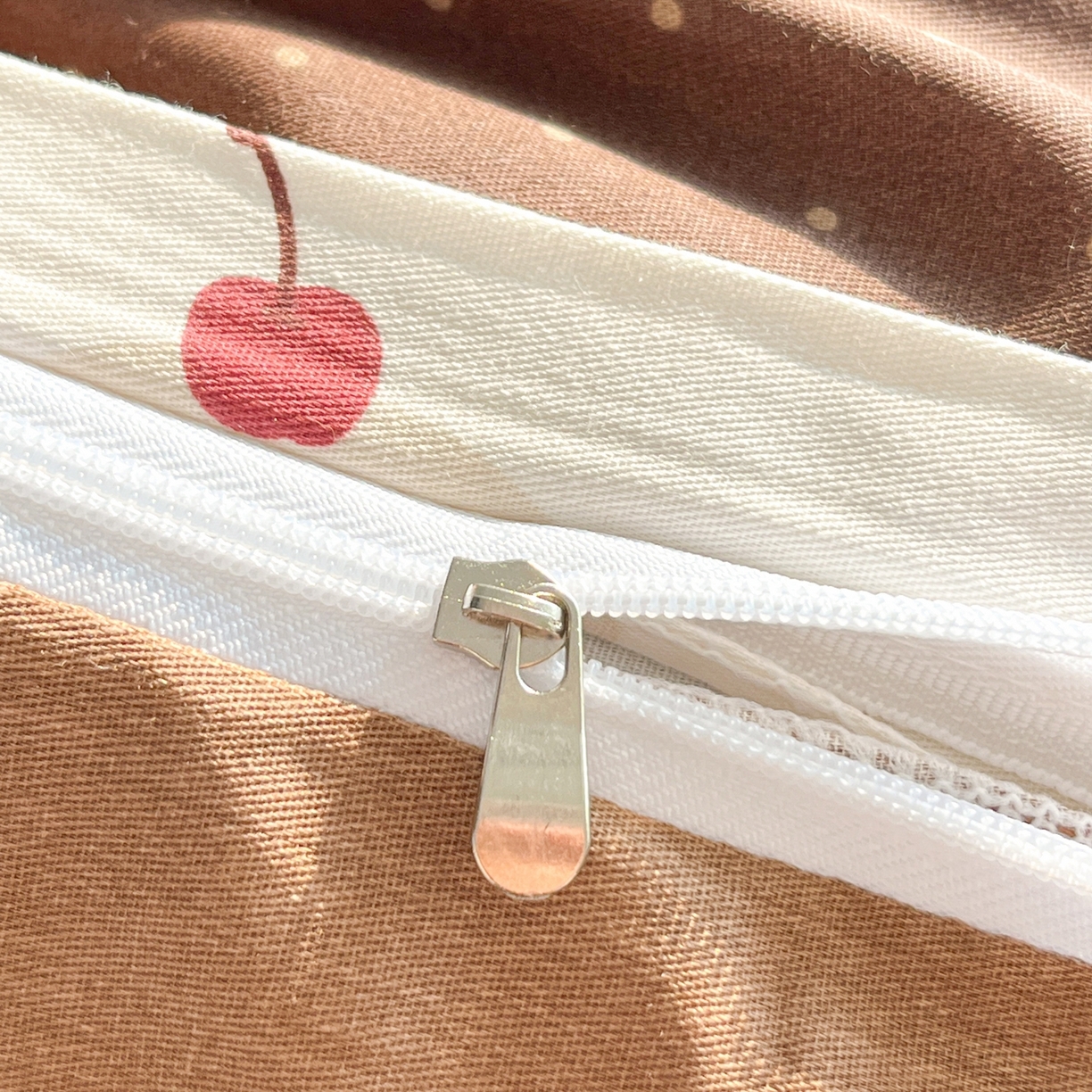 91家纺网 家纺一手货源 找家纺 博雅 2026新款全棉纯棉小卡通印花四件套 咖格蛋糕猫