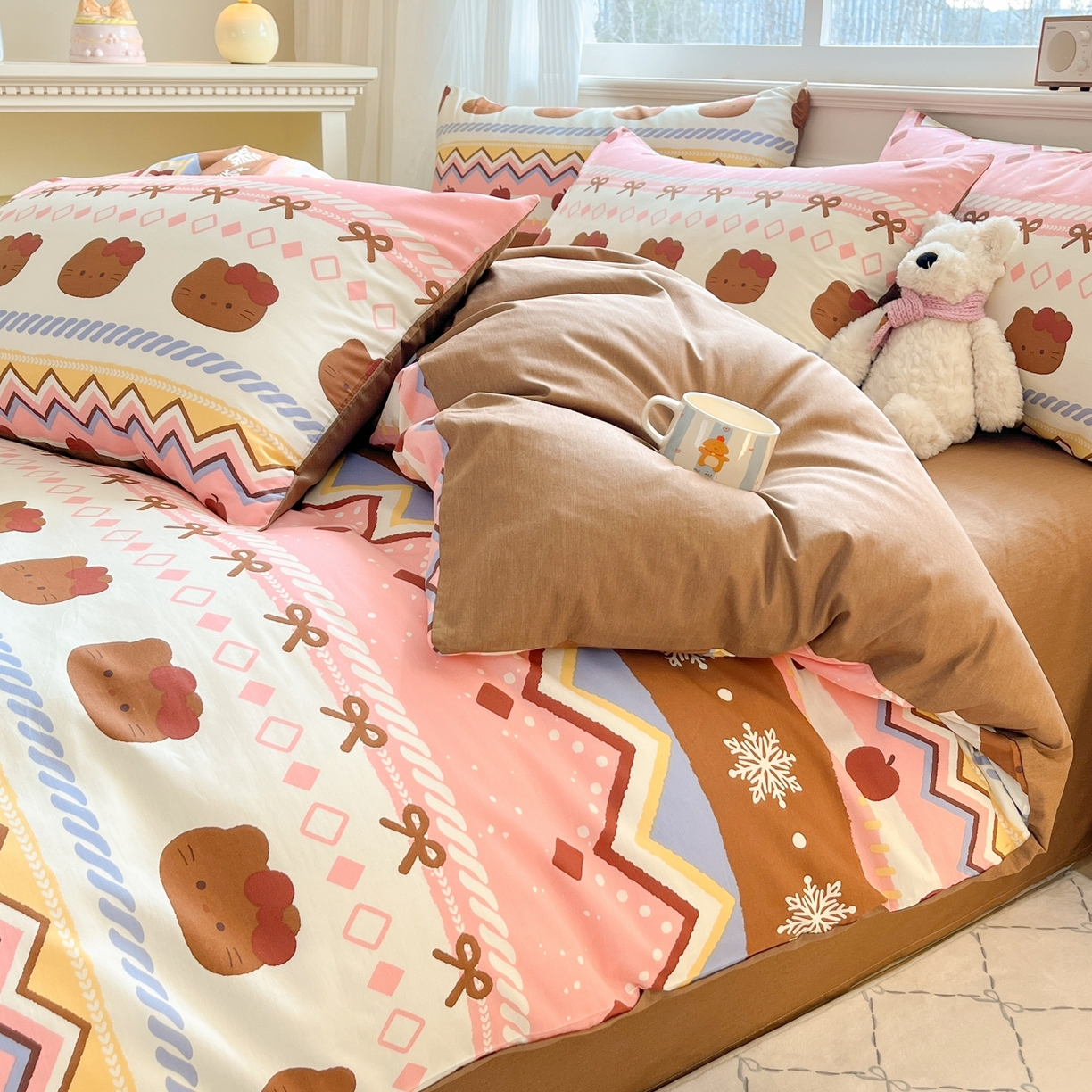 91家纺网 家纺一手货源 找家纺 博雅 2026新款全棉纯棉小卡通印花四件套 圣诞苹果猫