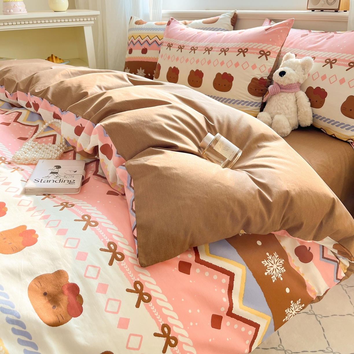 91家纺网 家纺一手货源 找家纺 博雅 2026新款全棉纯棉小卡通印花四件套 圣诞苹果猫