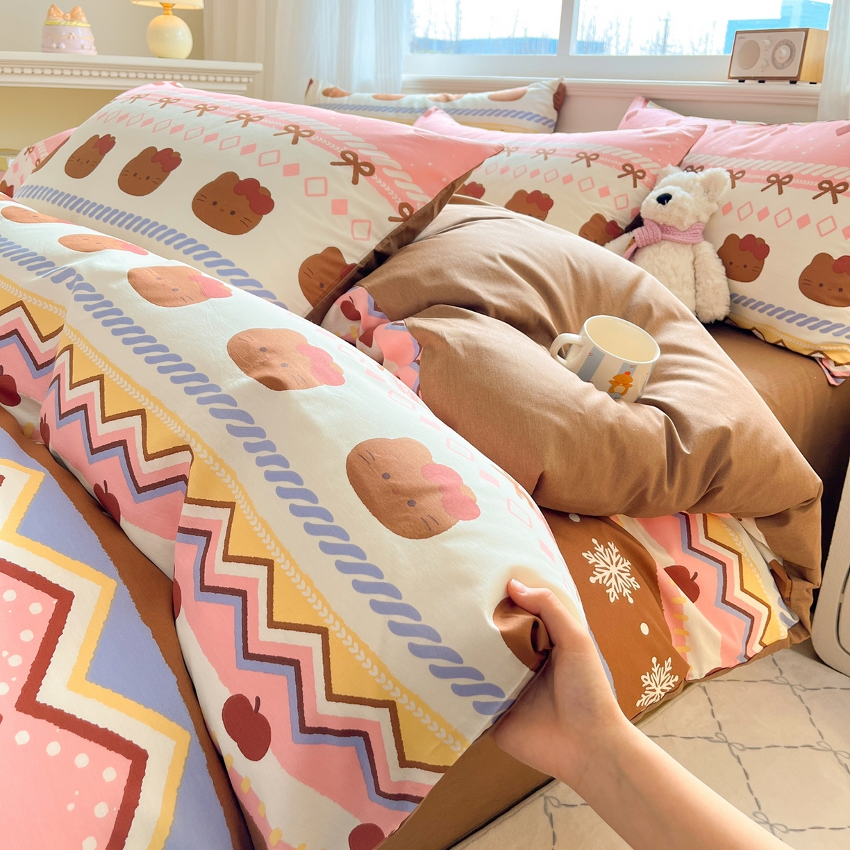 91家纺网 家纺一手货源 找家纺 博雅 2026新款全棉纯棉小卡通印花四件套 圣诞苹果猫