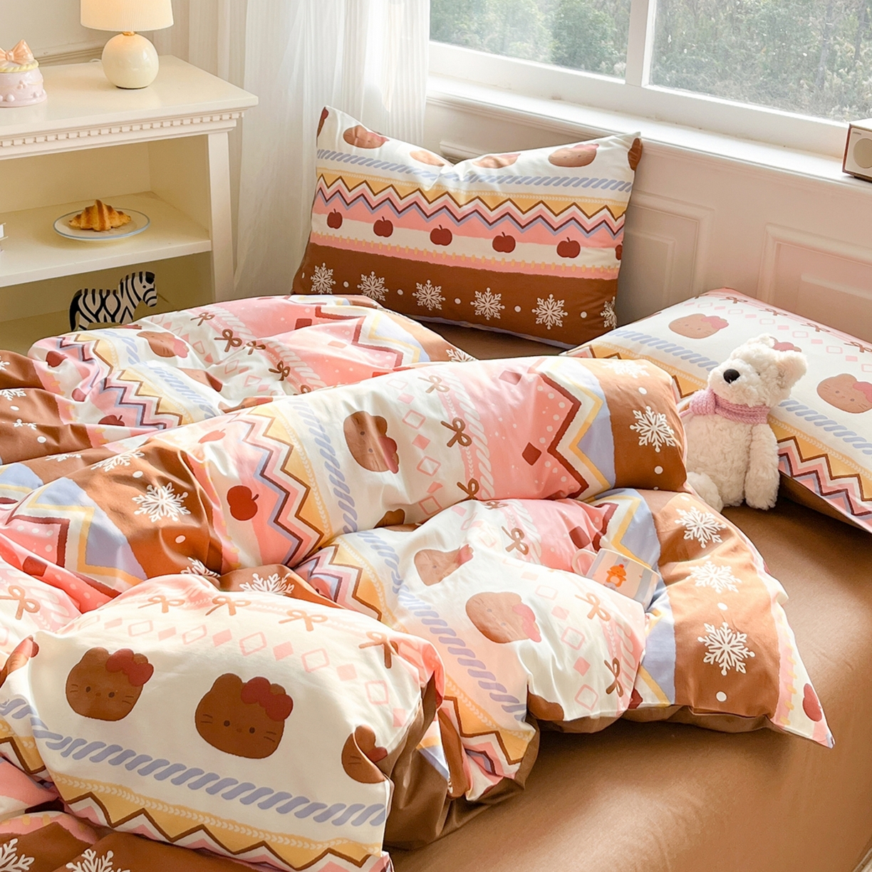 91家纺网 家纺一手货源 找家纺 博雅 2026新款全棉纯棉小卡通印花四件套 圣诞苹果猫