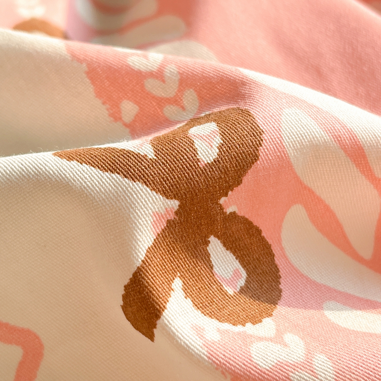 91家纺网 家纺一手货源 找家纺 博雅 2026新款全棉纯棉小卡通印花四件套 圣诞苹果猫