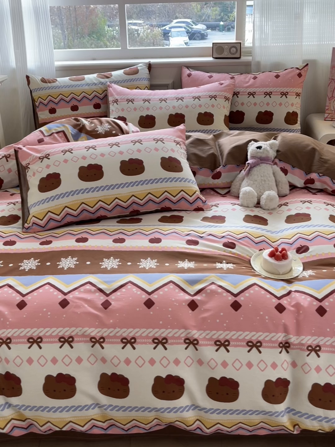 91家纺网 家纺一手货源 找家纺 博雅 2026新款全棉纯棉小卡通印花四件套 圣诞苹果猫