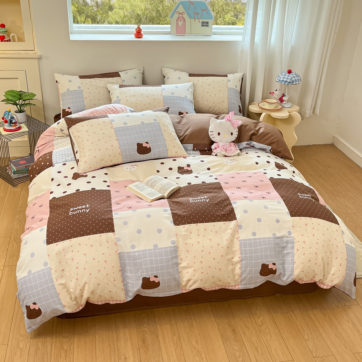 91家纺网 家纺一手货源 找家纺 博雅 2026新款全棉纯棉小卡通印花四件套 小版-咖格蝴蝶结喵