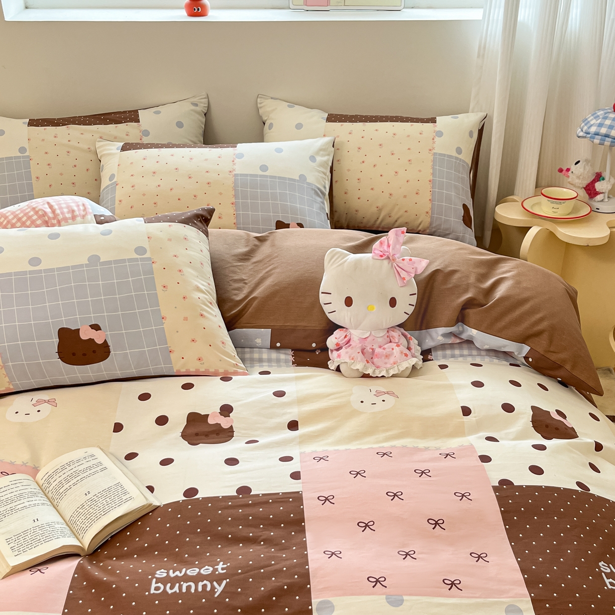 91家纺网 家纺一手货源 找家纺 博雅 2026新款全棉纯棉小卡通印花四件套 小版-咖格蝴蝶结喵