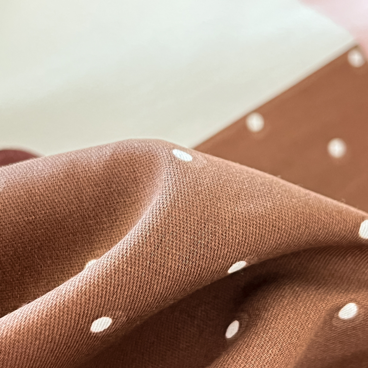 91家纺网 家纺一手货源 找家纺 博雅 2026新款全棉纯棉小卡通印花四件套 小版-咖格蝴蝶结喵